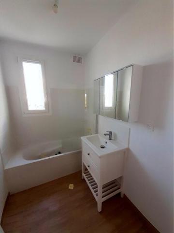 Appartement à louer 4 pièces - 82 m²