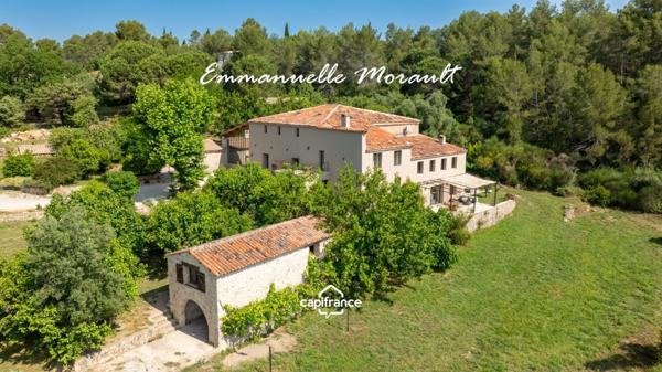 Grande Bastide Provençale - 10 pièces - terrain de 1.4 ha avec piscine, pool house et dépendances - BAGNOLS EN FORET (83)