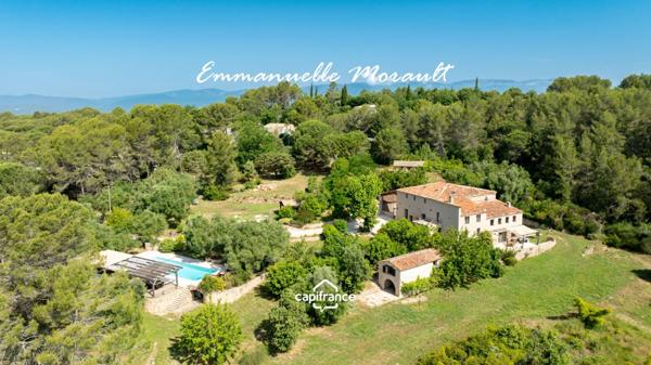 Grande Bastide Provençale - 10 pièces - terrain de 1.4 ha avec piscine, pool house et dépendances - BAGNOLS EN FORET (83)