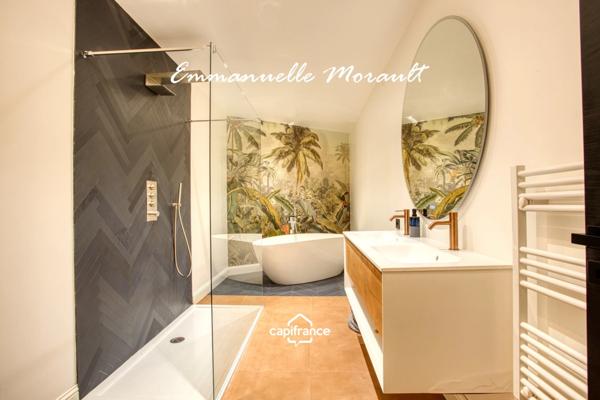 Grande Bastide Provençale - 10 pièces - terrain de 1.4 ha avec piscine, pool house et dépendances - BAGNOLS EN FORET (83)