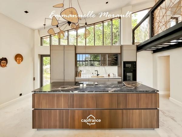 Grande Bastide Provençale - 10 pièces - terrain de 1.4 ha avec piscine, pool house et dépendances - BAGNOLS EN FORET (83)