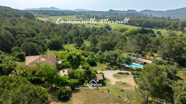 Grande Bastide Provençale - 10 pièces - terrain de 1.4 ha avec piscine, pool house et dépendances - BAGNOLS EN FORET (83)