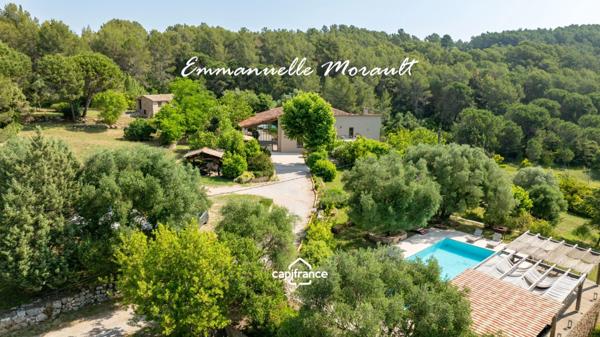 Grande Bastide Provençale - 10 pièces - terrain de 1.4 ha avec piscine, pool house et dépendances - BAGNOLS EN FORET (83)