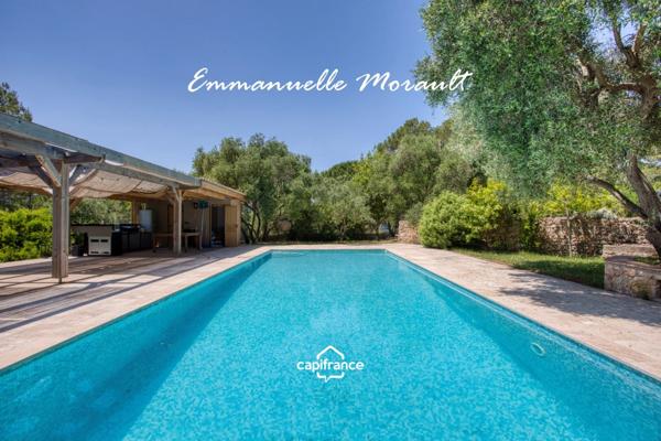Grande Bastide Provençale - 10 pièces - terrain de 1.4 ha avec piscine, pool house et dépendances - BAGNOLS EN FORET (83)