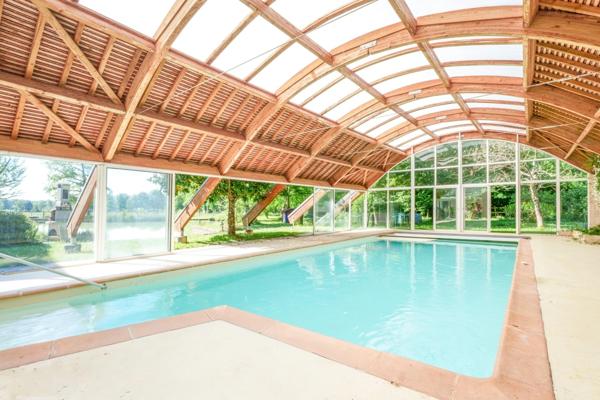 Propriété d'exception - piscine couverte - mare - vignes