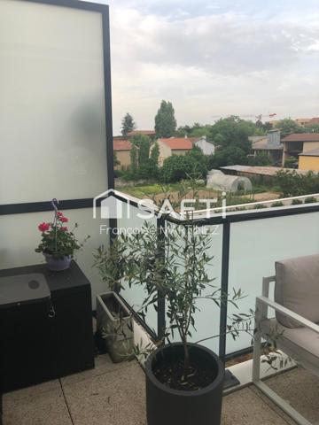 Le TRAM à vos pieds, la crèche sous l'immeuble et la quiétude des jardins du Château de St Priest