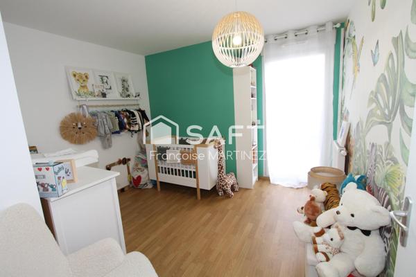 Le TRAM à vos pieds, la crèche sous l'immeuble et la quiétude des jardins du Château de St Priest