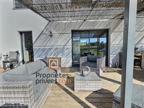 villa récente  6 p avec piscine proche A8 5 pièce(s) 140 m2