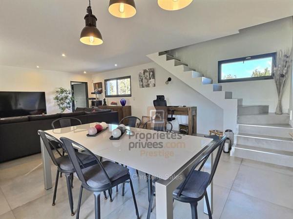 villa récente  6 p avec piscine proche A8 5 pièce(s) 140 m2