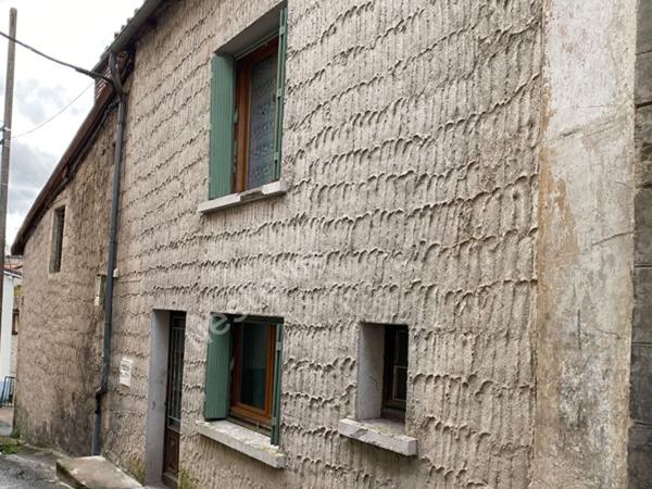 Maison en pierre dans Nontron avec garage et proche de tous commerces