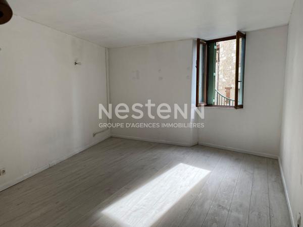 Maison en pierre dans Nontron avec garage et proche de tous commerces