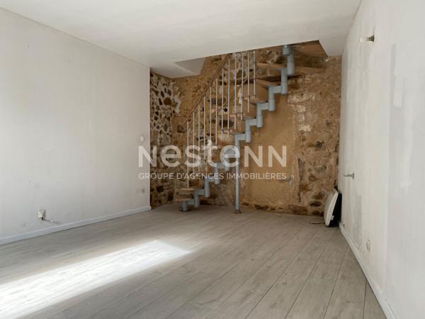 Maison en pierre dans Nontron avec garage et proche de tous commerces