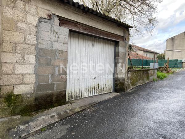 Maison en pierre dans Nontron avec garage et proche de tous commerces