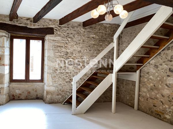 Maison en pierre dans Nontron avec garage et proche de tous commerces