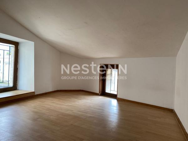 Maison en pierre dans Nontron avec garage et proche de tous commerces