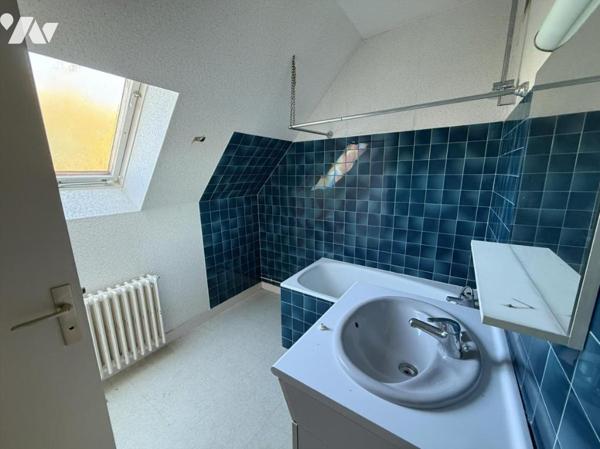 Vannes – Quartier Trussac – Appartement T2 à rénover – 2e et dernier étage – Cave et stationnement