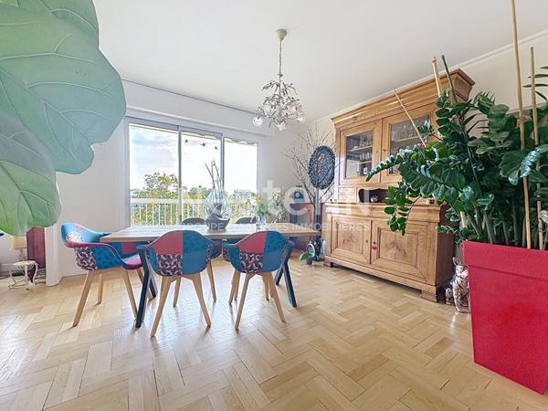 Appartement 4 pièces à Limoges, ascenseur, deux terrasses, garage, cave. Vue gare des Bénédictins