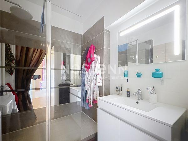 Appartement 4 pièces à Limoges, ascenseur, deux terrasses, garage, cave. Vue gare des Bénédictins