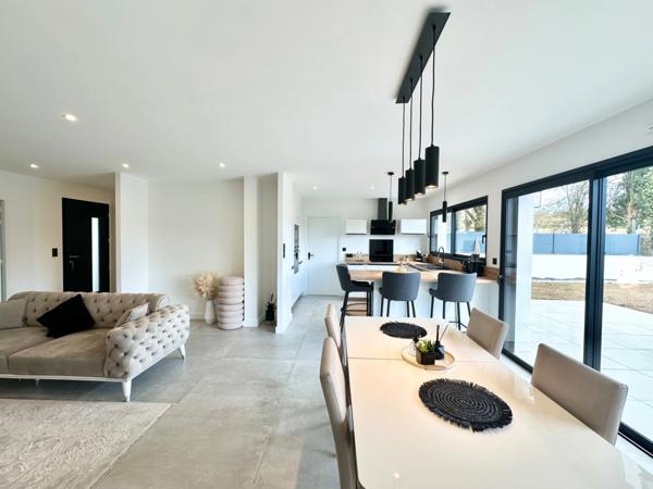 MAISON CONTEMPORAINE - 133 m² - MEUCON