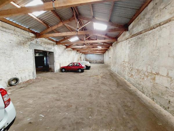 Ensemble immobilier garages + habitation