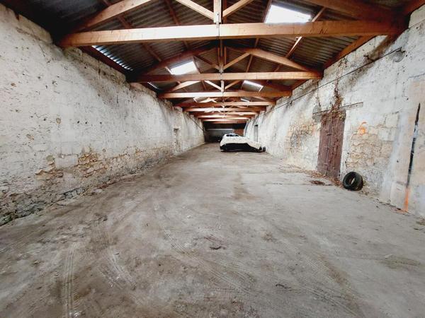 Ensemble immobilier garages + habitation