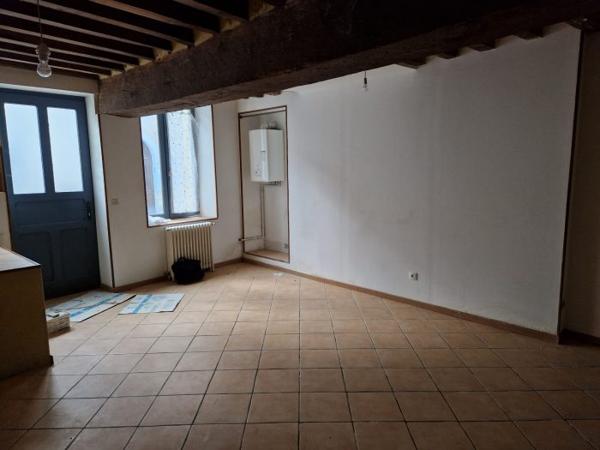 Maison mitoyenne 2 côtés Mamers 87 m²