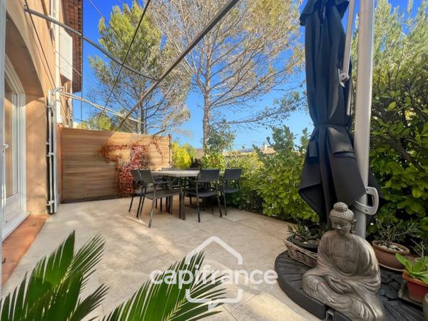 Domaine et golf de Pont royal maison de 63 m2 entièrement rénovée climatisée, bel extérieur,2/ 3 chambres, salle de bain et salle d'eau jardin , piscine résidentielle