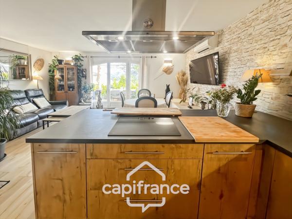 Domaine et golf de Pont royal maison de 63 m2 entièrement rénovée climatisée, bel extérieur,2/ 3 chambres, salle de bain et salle d'eau jardin , piscine résidentielle