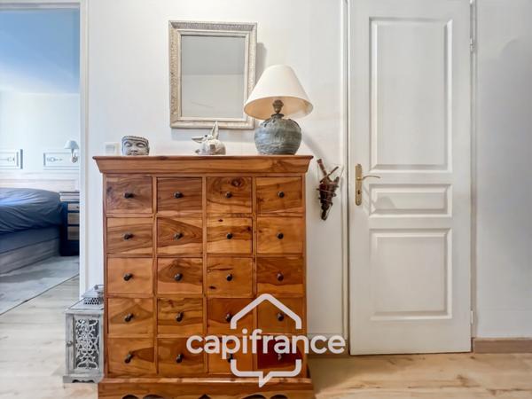 Domaine et golf de Pont royal maison de 63 m2 entièrement rénovée climatisée, bel extérieur,2/ 3 chambres, salle de bain et salle d'eau jardin , piscine résidentielle