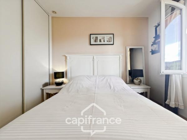 Domaine et golf de Pont royal maison de 63 m2 entièrement rénovée climatisée, bel extérieur,2/ 3 chambres, salle de bain et salle d'eau jardin , piscine résidentielle