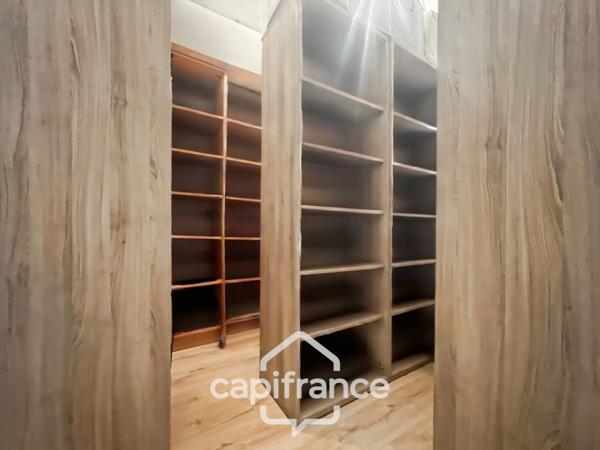 Domaine et golf de Pont royal maison de 63 m2 entièrement rénovée climatisée, bel extérieur,2/ 3 chambres, salle de bain et salle d'eau jardin , piscine résidentielle