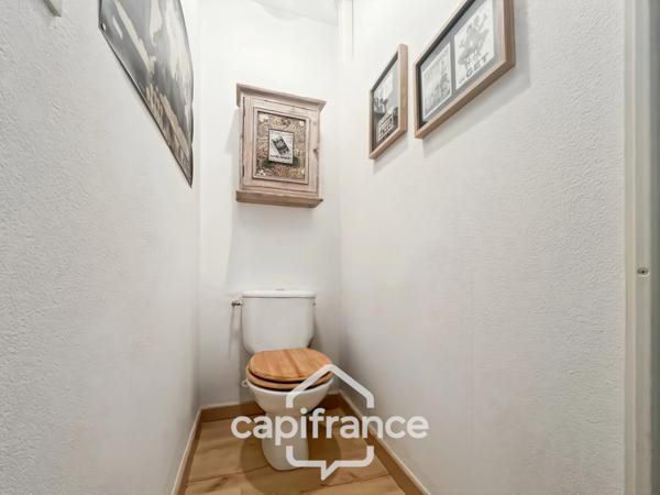 Domaine et golf de Pont royal maison de 63 m2 entièrement rénovée climatisée, bel extérieur,2/ 3 chambres, salle de bain et salle d'eau jardin , piscine résidentielle