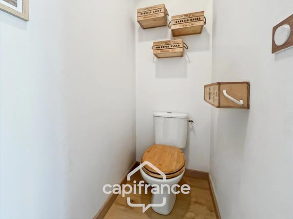 Domaine et golf de Pont royal maison de 63 m2 entièrement rénovée climatisée, bel extérieur,2/ 3 chambres, salle de bain et salle d'eau jardin , piscine résidentielle