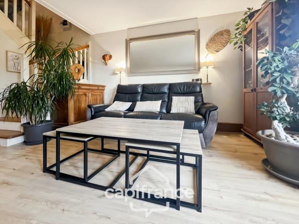 Domaine et golf de Pont royal maison de 63 m2 entièrement rénovée climatisée, bel extérieur,2/ 3 chambres, salle de bain et salle d'eau jardin , piscine résidentielle