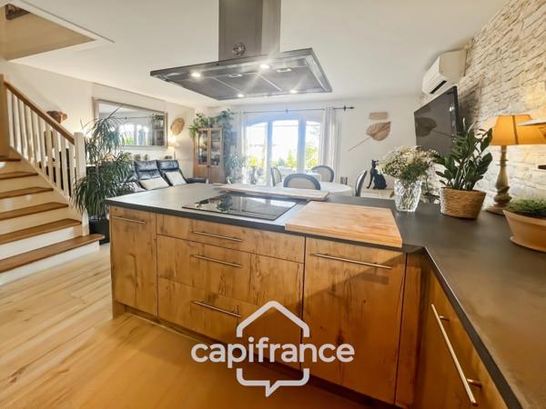 Domaine et golf de Pont royal maison de 63 m2 entièrement rénovée climatisée, bel extérieur,2/ 3 chambres, salle de bain et salle d'eau jardin , piscine résidentielle