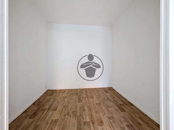 Location                                                      Appartement
                        
                     3 pièces                      58 m2                     à Saint-Quentin