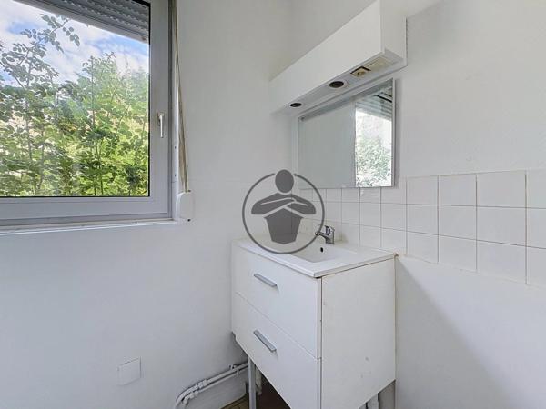 Location                                                      Appartement
                        
                     3 pièces                      58 m2                     à Saint-Quentin