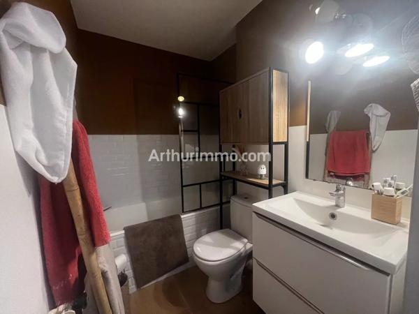 Vente                                                      Appartement
                        
                     2 pièces                      43 m2                     à Lons-le-Saunier