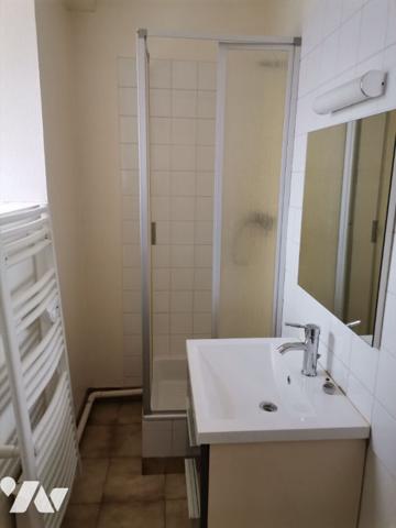 BEDEE - Centre-ville, appartement type studio de 22 m² avec cour