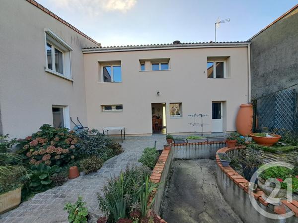 Maison à vendre  8 pièces - 115,97 m2 PARTHENAY - 79