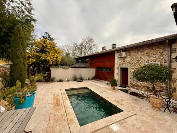 Maison en pierre à vendre 10 pièces ,appart.132 m2 ,surface annexe 314 m2 + Piscine et Bassin naturel