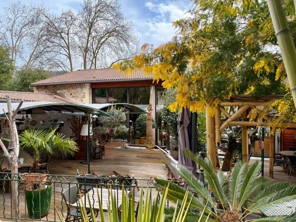 Maison en pierre à vendre 10 pièces ,appart.132 m2 ,surface annexe 314 m2 + Piscine et Bassin naturel