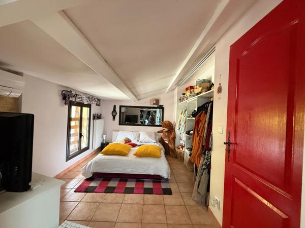 Maison en pierre à vendre 10 pièces ,appart.132 m2 ,surface annexe 314 m2 + Piscine et Bassin naturel