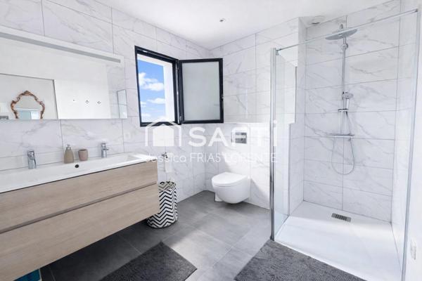 Maison familiale moderne avec piscine