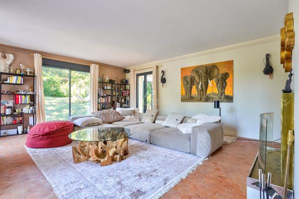 Louveciennes Maison 8 pièces 281 m² avec jardin 1 575 000 € ** - Référence 27042