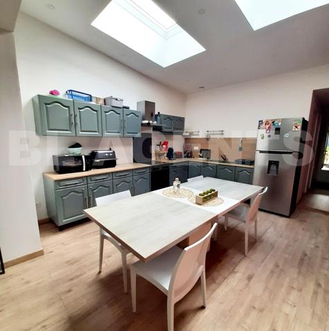 Maison de ville rénovée à Wingles, 3 chambres, jardin, dépendance et cave