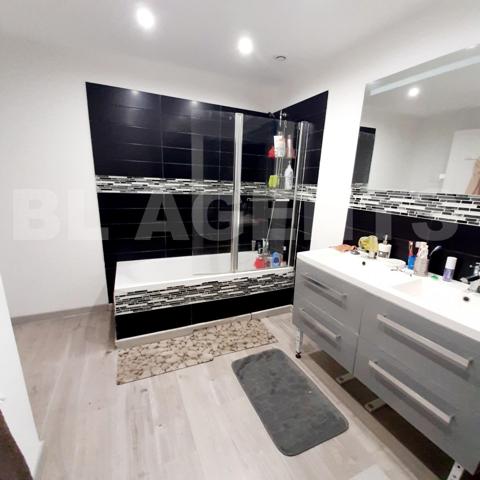 Maison de ville rénovée à Wingles, 3 chambres, jardin, dépendance et cave