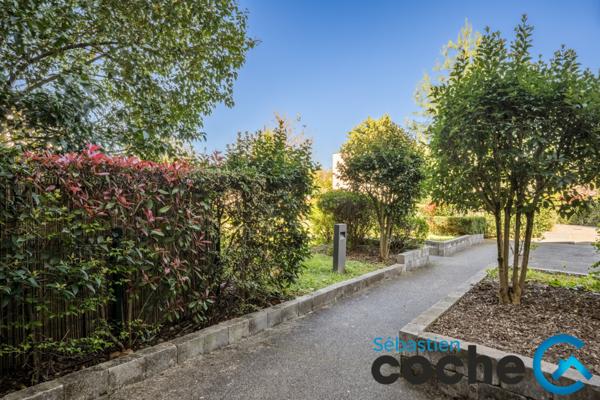 Bron (69500) T2 Bron centre - Balcon et possibilité garage