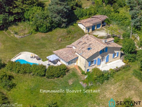 BERGERAC EST, grande maison en pierres sans aucun vis à vis, vue dégagée panoramique sur la campagne, 5 chambres, beaux volumes, piscine, triple garage, atelier, 7000 m2