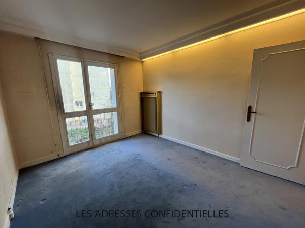 CALUIRE-ET-CUIRE - Grand appartement de 4 pièces de 96.53 m² - Loggia - Garage - Cave